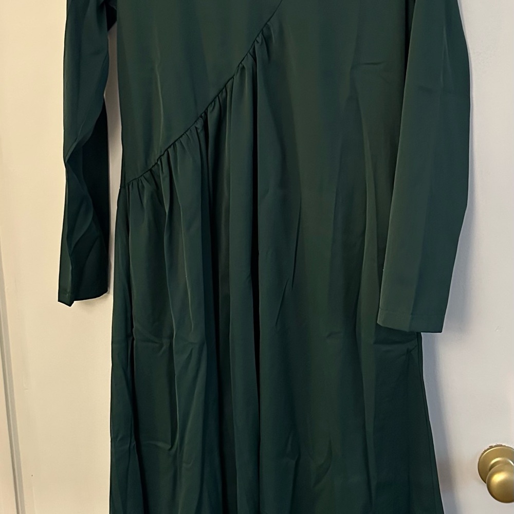 Elegant Dark Green Long Sleeve Dress never worn